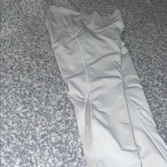 Lululemon High-Waisted White with mesh details Leggings Size 4 - Picture 7 of 10